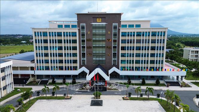 Từ mái trường đặc biệt, những học sinh có hoàn cảnh khó khăn có thêm điểm tựa để nuôi dưỡng ước mơ và hướng tới tương lai. Ảnh: Giang Phương - TTXVN