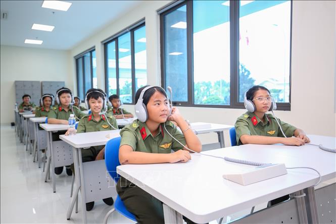 Tiết học đầu tiên tại Trường Văn hóa Công an nhân dân IV, nơi học sinh được tạo điều kiện phát triển kiến thức và kỹ năng. Ảnh: Giang Phương - TTXVN