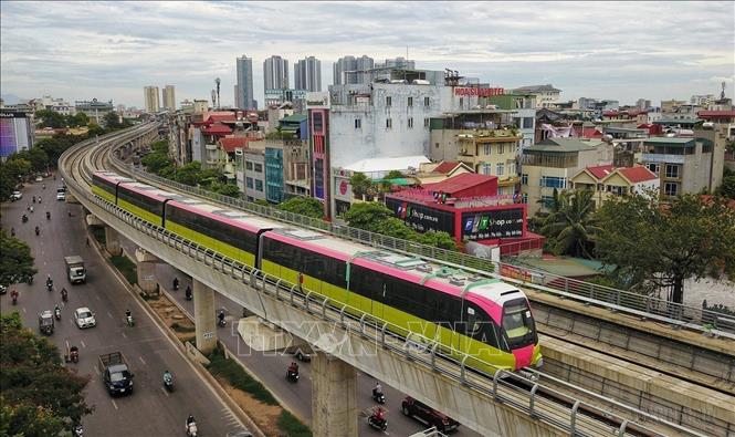 Dự án tuyến đường sắt đô thị số 3 (Nhổn – ga Hà Nội) vay vốn ODA của Ngân hàng Phát triển châu Á (ADB), Cơ quan Phát triển Pháp (AFD), Ngân hàng đầu tư châu Âu (EIB) và Chính phủ Pháp (DGT), được công ty Systra của Pháp tư vấn thiết kế. Ảnh: Thành Đạt – TTXVN