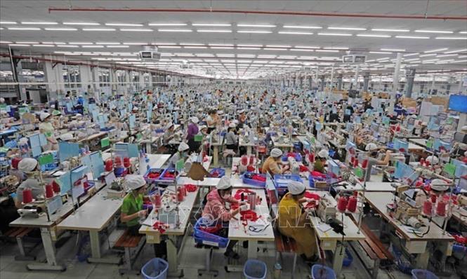 Công ty SCAVI Huế (100% vốn đầu tư của Tập đoàn Financière B’Lao, Cộng hòa Pháp) chuyên sản xuất hàng may mặc quần áo nội y, thể thao, bảo hộ… tại Khu công nghiệp Phong Điền, huyện Phong Điền (Thừa Thiên Huế). Ảnh: Trần Việt - TTXVN