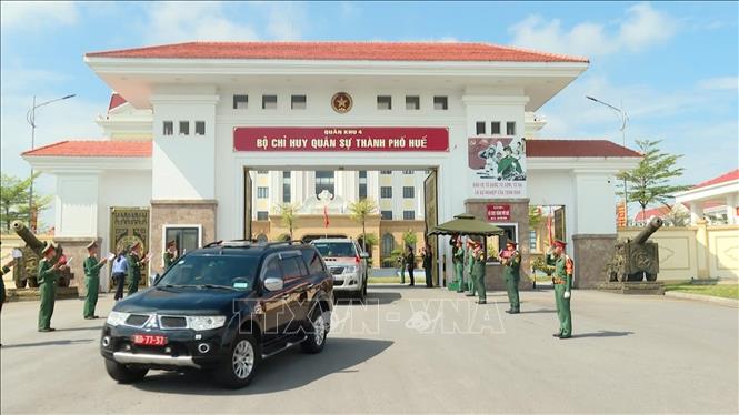 Đội Quy tập 192 (Bộ Chỉ huy Quân sự thành phố Huế) xuất quân sang Lào thực hiện nhiệm vụ. Ảnh: Mai Trang - TTXVN 
