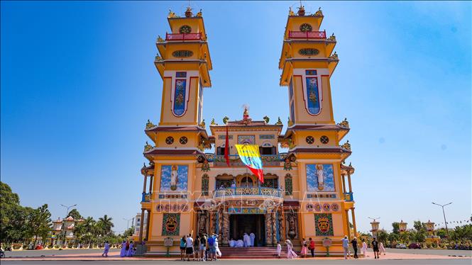 Kiến trúc Tòa Thánh Cao Đài góp phần tạo nên nét đặc trưng của du lịch văn hóa, tâm linh Tây Ninh. Ảnh: Minh Phú - TTXVN 
