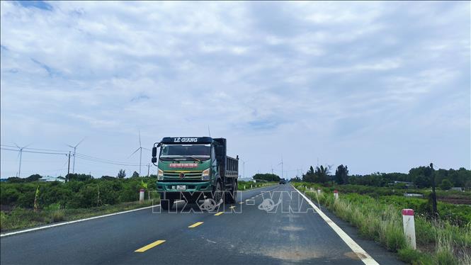 Hệ thống hạ tầng được đồng bộ và phát triển tạo động lực cho Cà Mau thúc đẩy kinh tế - xã hội và bảo đảm quốc phòng - an ninh. Ảnh: Chanh Đa - TTXVN