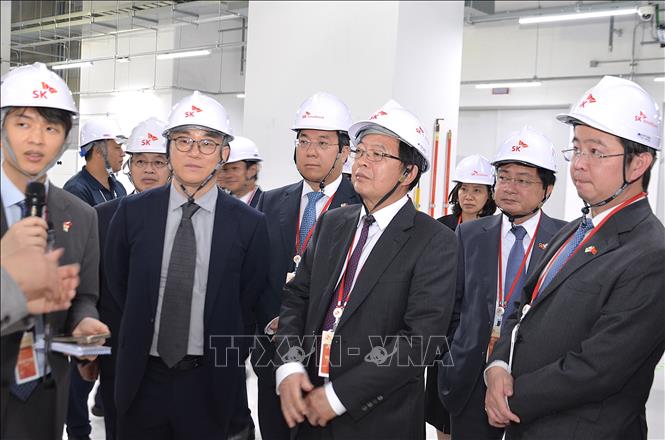 Đoàn đại biểu Việt Nam tham quan hạ tầng kỹ thuật Trung tâm GPU “Haein”. Ảnh: Khánh Vân - PV TTXVN tại Hàn Quốc