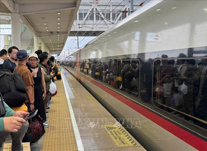 Indonesia tăng số lượng chuyến tàu để giúp hành khách tiếp cận các điểm đến đã lên kế hoạch hoặc di chuyển sang các sân bay thay thế. Ảnh: Đỗ Quyên – PV TTXVN tại Indonesia