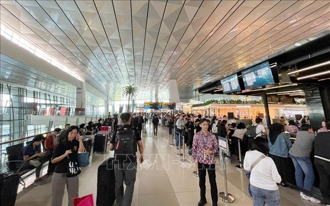 Sân bay quốc tế Soekarno-Hatta bị ùn ứ hành khách do hàng loạt chuyến bay bị hủy. Ảnh: Đỗ Quyên – PV TTXVN tại Indonesia