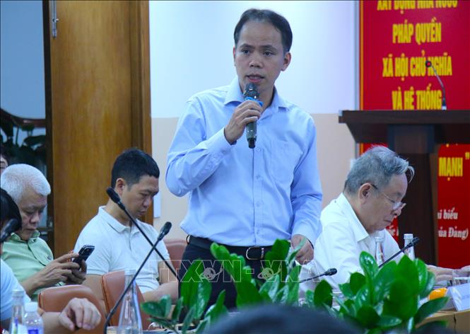 Đại diện Hiệp hội Logistics và Cảng biển TP. Hồ Chí Minh góp ý hoàn thiện dự thảo Nghị quyết. Ảnh: Hương Giang - TTXVN