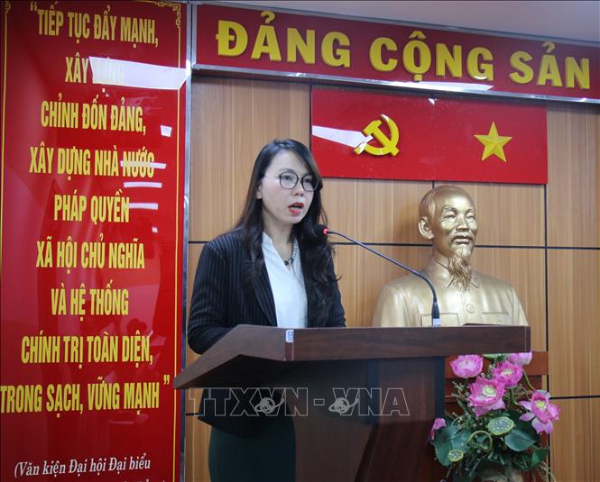 Đại diện Sở Công Thương TP. Hồ Chí Minh chia sẻ về dự thảo Nghị quyết của Hội đồng nhân dân thành phố về Khu thương mại tự do và Khu logistics tích hợp theo Luật Phát triển đô thị. Ảnh: Hương Giang - TTXVN