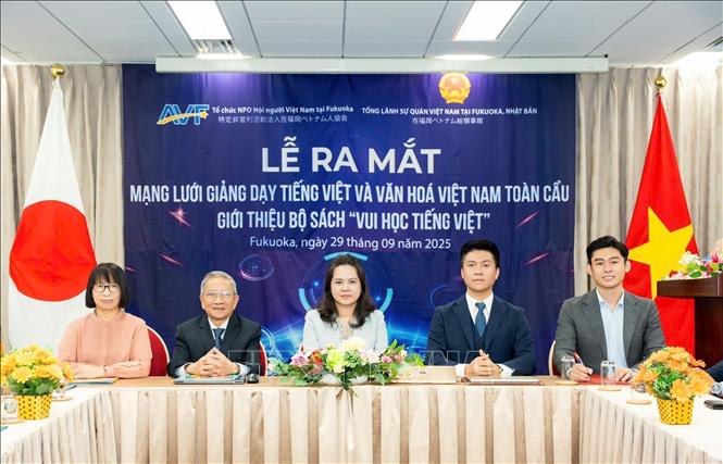  Ra mắt 