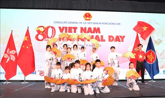 Một tiết mục biểu diễn của Nhóm 