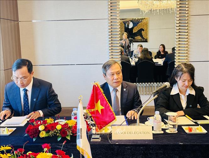 Chủ tịch UBND thành phố Hà Nội Vũ Đại Thắng làm việc với các tập đoàn Hàn Quốc. Ảnh: Nhật Hưng – PV TTXVN tại Hàn Quốc