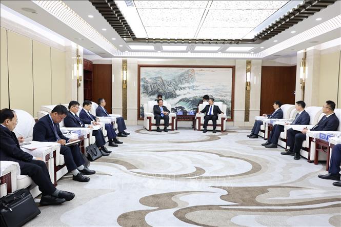 Đoàn đại biểu Hội đồng Lý luận Trung ương thăm và làm việc tại viện Khoa học xã hội Trung Quốc. Ảnh: Quang Hưng - PV TTXVN tại Trung Quốc