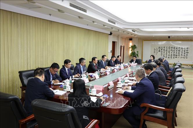 Đoàn đại biểu Hội đồng Lý luận Trung ương thăm và làm việc tại Viện Nghiên cứu Trung ương về Văn kiện và Lịch sử Đảng Cộng sản Trung Quốc. Ảnh: Quang Hưng - PV TTXVN tại Trung Quốc
