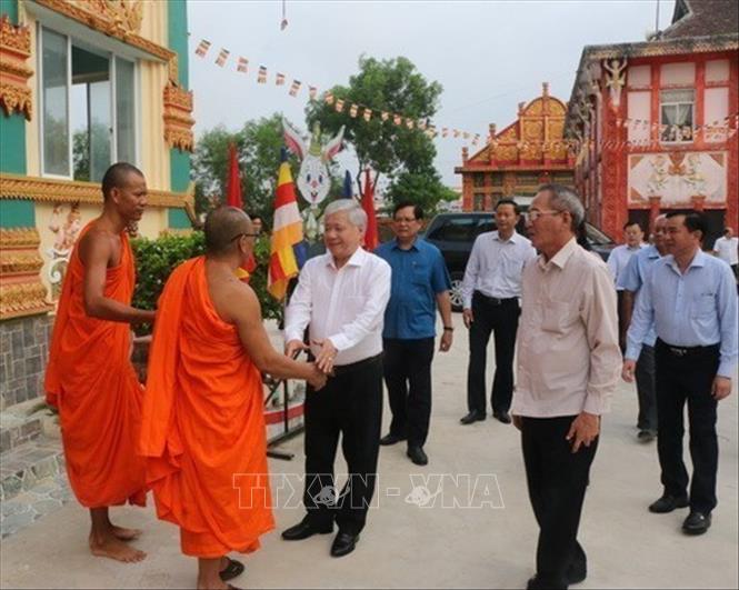 Ông Đỗ Văn Chiến, Bí thư Trung ương Đảng, Chủ tịch Ủy ban Trung ương MTTQ Việt Nam, đến thăm chúc mừng Hội đoàn kết sư sãi yêu nước tỉnh Bạc Liêu nhân Tết Chôl Chnăm Thmây 2023 của đồng bào Khmer tại Bạc Liêu. Ảnh: Tuấn Kiệt - TTXVN