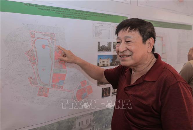 Ông Trịnh Đăng Khoa, phường Hoàn Kiếm cho biết: gia đình ông hoàn toàn ủng hộ chủ trương của Nhà nước, thành phố trong việc chỉnh trang, tái thiết khu vực hồ Hoàn Kiếm và vùng phụ cận. Ảnh: Phan Phương – TTXVN