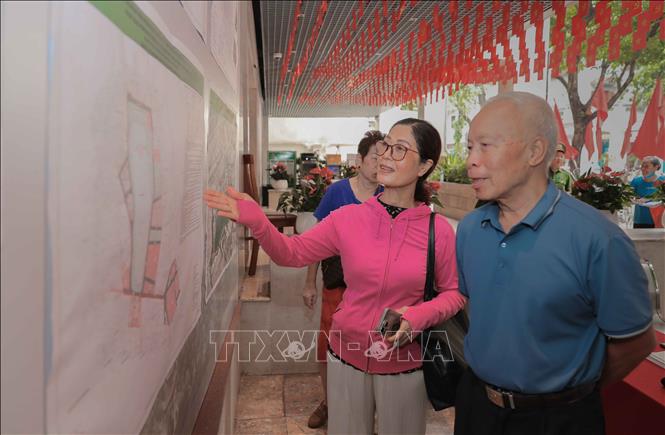 Nhiều người dân ủng hộ điều chỉnh quy hoạch khu vực hồ Gươm. Ảnh: Phan Phương – TTXVN