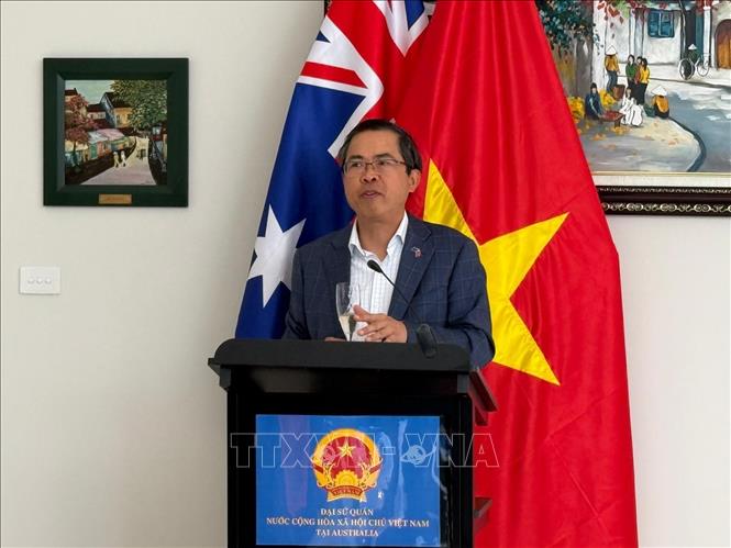 Đại sứ Phạm Hùng Tâm phát biểu tại cuộc gặp mặt. Ảnh: Diệu Linh - PV TTXVN tại Australia