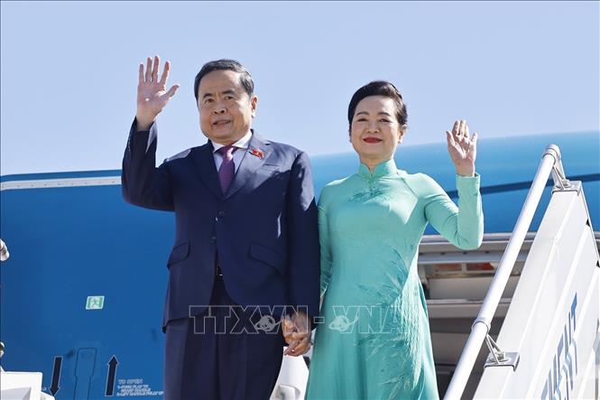 Chủ tịch Quốc hội Trần Thanh Mẫn và Phu nhân đến thủ đô Ulan Bator, bắt đầu thăm chính thức Mông Cổ. Ảnh: Doãn Tấn – TTXVN