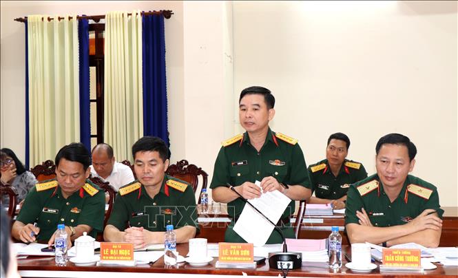 Thành viên đoàn công tác phát biểu tại buổi làm việc.  Ảnh: Lê Thúy Hằng – TTXVN 