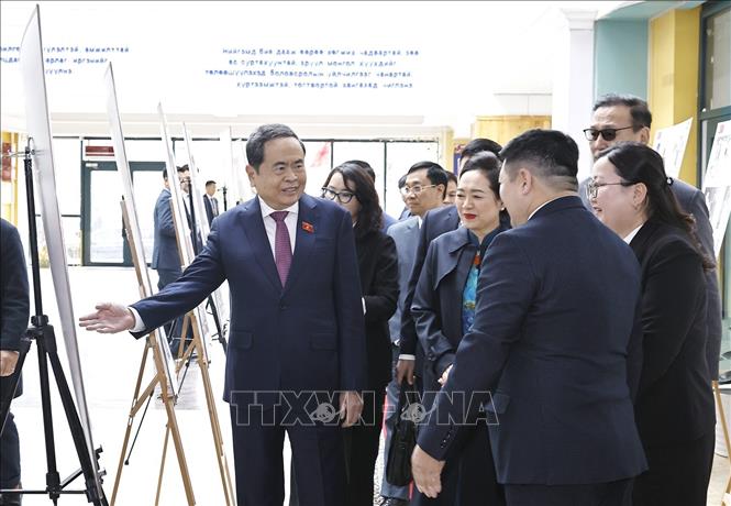 Chủ tịch Quốc hội Trần Thanh Mẫn và Phu nhân thăm Trường số 14 mang tên Chủ tịch Hồ Chí Minh. Ảnh: Doãn Tấn – TTXVN