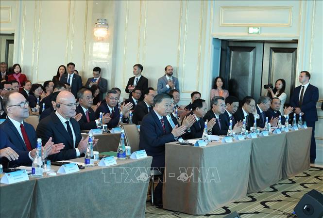 Tổng Bí thư, Chủ tịch nước Tô Lâm và Phó Thủ tướng Nga Dmitry Chernyshenko cùng các đại biểu tham dự Diễn đàn Khoa học và Công nghệ Việt  Nam - Liên bang Nga. Ảnh: Thống Nhất – TTXVN