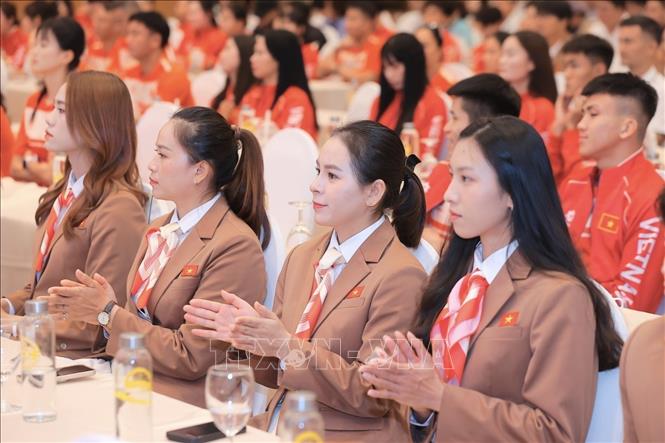 Đại biểu tham dự lễ xuất quân. Ảnh: Minh Quyết - TTXVN
