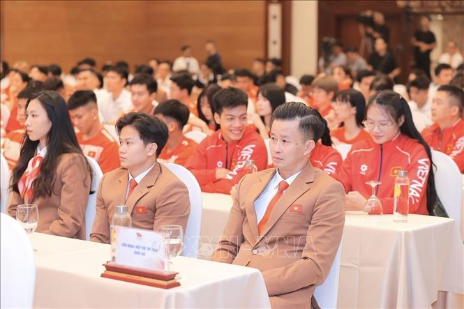 Đại biểu tham dự lễ xuất quân. Ảnh: Minh Quyết - TTXVN
