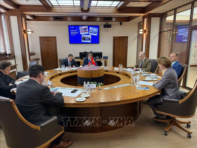 GS.TS. Trần Hồng Thái, Chủ tịch Viện Hàn lâm Khoa học và Công nghệ Việt Nam làm việc với Rosatom. Ảnh: TTXVN phát