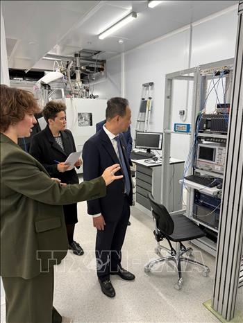 GS.TS. Trần Hồng Thái, Chủ tịch Viện Hàn lâm Khoa học và Công nghệ Việt Nam làm việc với Rosatom. Ảnh: TTXVN phát