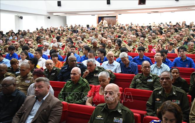 Đông đảo khách mời, gồm ngoại giao đoàn, sỹ quan và học viên quân sự Cuba dự sự kiện. Ảnh: Việt Hùng-P/v TTXVN tại Cuba