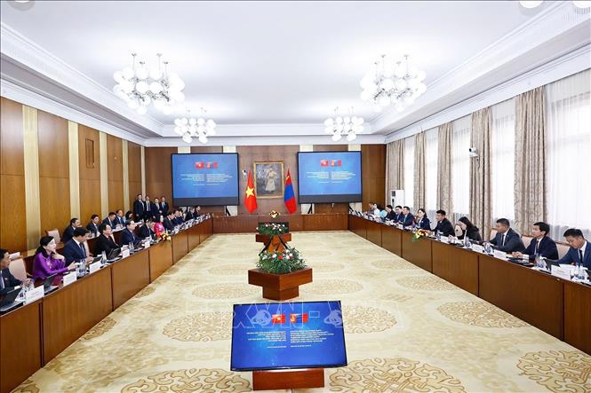 Chủ tịch Quốc hội Trần Thanh Mẫn hội đàm với Chủ tịch Quốc hội Mông Cổ Sandag Byambatsogt. Ảnh: Doãn Tấn – TTXVN