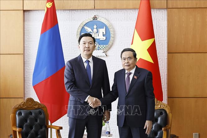 Chủ tịch Quốc hội Trần Thanh Mẫn hội kiến Thủ tướng Mông Cổ Nyam-Osor Uchral. Ảnh: Doãn Tấn – TTXVN

