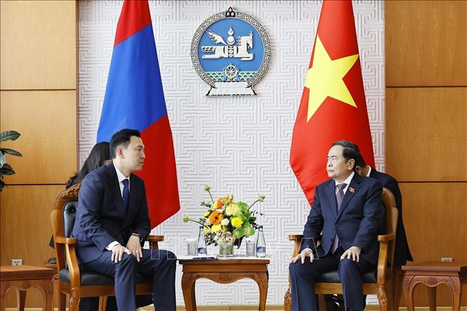Chủ tịch Quốc hội Trần Thanh Mẫn hội kiến Thủ tướng Mông Cổ Nyam-Osor Uchral. Ảnh: Doãn Tấn – TTXVN

