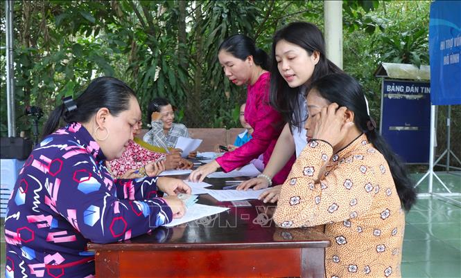 Hội LHPN phường Vị Tân quán triệt, triển khai mô hình đến các hội viên. Ảnh: Nguyễn Hằng - TTXVN