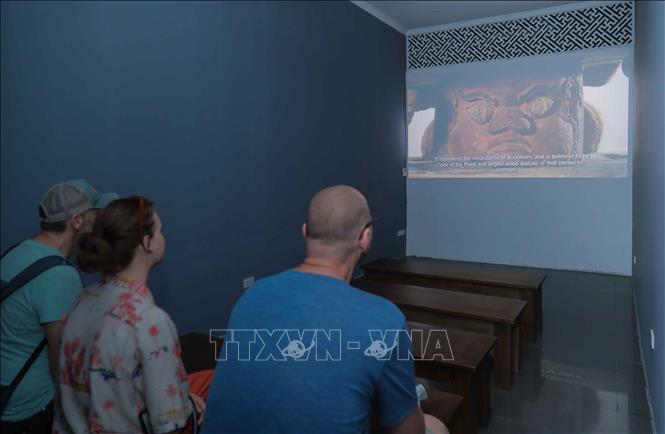 Tác phẩm hội họa ứng dụng công nghệ Cinemagraph tạo chuyển động tinh tế cho hình ảnh, mang lại trải nghiệm trực quan và sinh động, giúp người xem cảm nhận sâu sắc hơn về câu chuyện cùng giá trị nghệ thuật của tác phẩm. Ảnh: Phan Phương – TTXVN