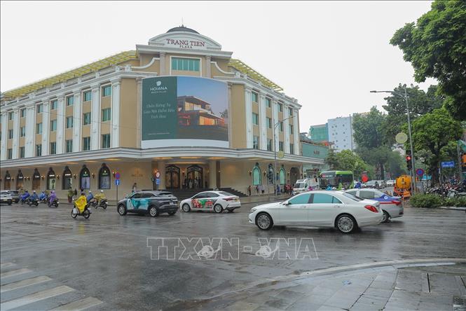 Sau trận mưa to chiều 10/9, khu vực ngã tư Hai Bà Trưng - Hàng Bài không xảy ra tình trạng ngập úng như trước, phương tiện lưu thông thuận lợi. Ảnh: Lê Đông - TTXVN