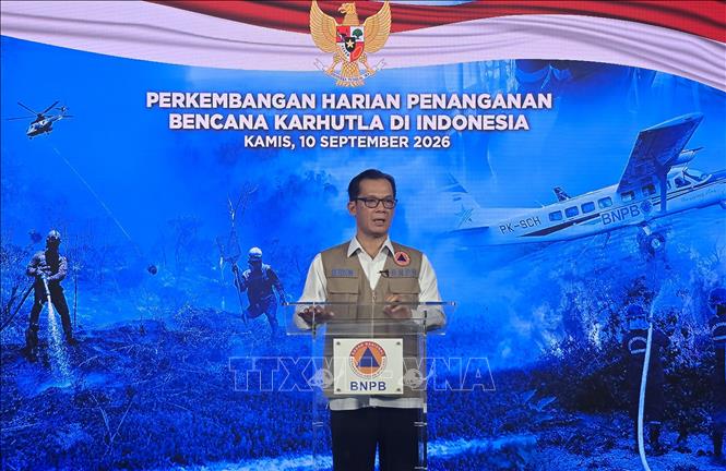 Quyền Trưởng Trung tâm Dữ liệu Cơ quan Giảm nhẹ thiên tai quốc gia Indonesia (BNPB) Berton Panjaitan phát biểu tại cuộc họp báo. Ảnh: Lê Minh Hưởng - Pv TTXVN tại Indonesia