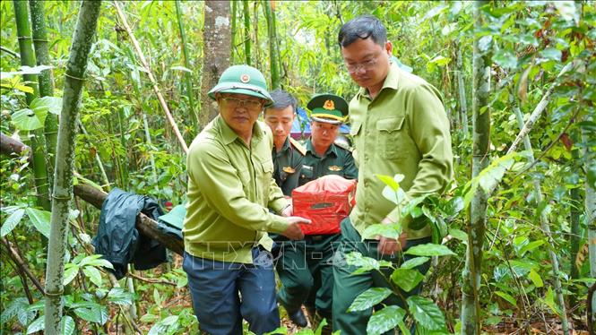 Đội Tìm kiếm, quy tập hài cốt liệt sĩ (lâm thời), Bộ Chỉ huy Quân sự tỉnh Lào Cai phối hợp với cấp ủy, chính quyền xã Mường Khương quy tập hài cốt liệt sĩ. Ảnh: TTXVN phát