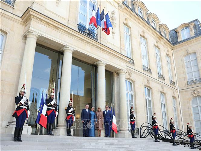 Tổng thống Pháp Emmanuel Macron và Phu nhân đón Tổng Bí thư, Chủ tịch nước Tô Lâm và Phu nhân. Ảnh: Thống Nhất – TTXVN