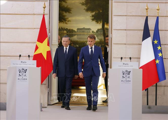 Tổng Bí thư, Chủ tịch nước Tô Lâm và Tổng thống Pháp Emmanuel Macron dự gặp gỡ báo chí. Ảnh: Thống Nhất – TTXVN