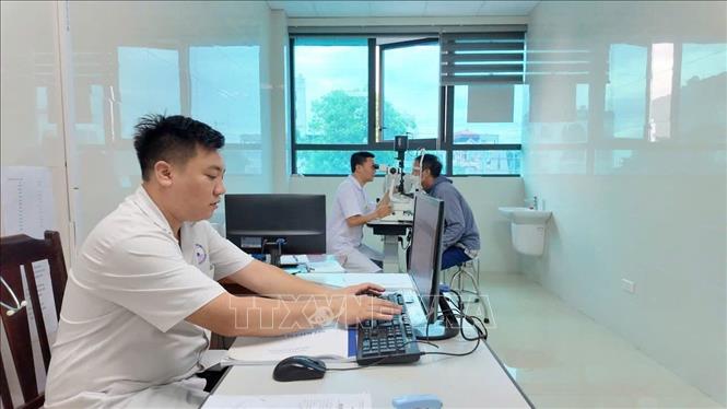 Giữ môi trường bệnh viện không khói thuốc nhằm góp phần nâng cao chất lượng phục vụ, hướng tới hình ảnh bệnh viện thân thiện, văn minh tại Trung tâm Y tế Yên Lạc. Ảnh: Nguyễn Thảo - TTXVN