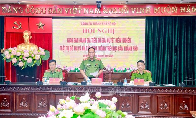 Trung tướng Nguyễn Thanh Tùng, Giám đốc Công an thành phố Hà Nội, phát biểu tại Hội nghị giao ban đánh giá tiến độ giải quyết “điểm nghẽn” trật tự đô thị và ùn tắc giao thông chiều 10/9/2026. Ảnh: Trung Nguyên - TTXVN
