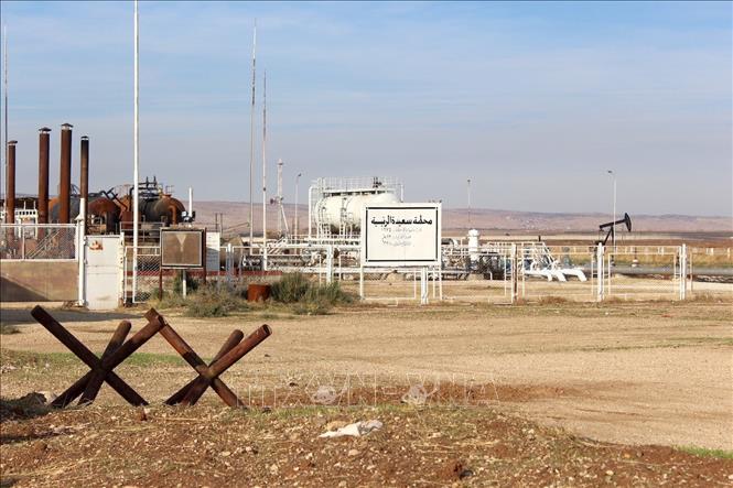 Một cơ sở khai thác dầu tại Qamishli, tỉnh Hasakah, Syria. Ảnh: THX/TTXVN phát