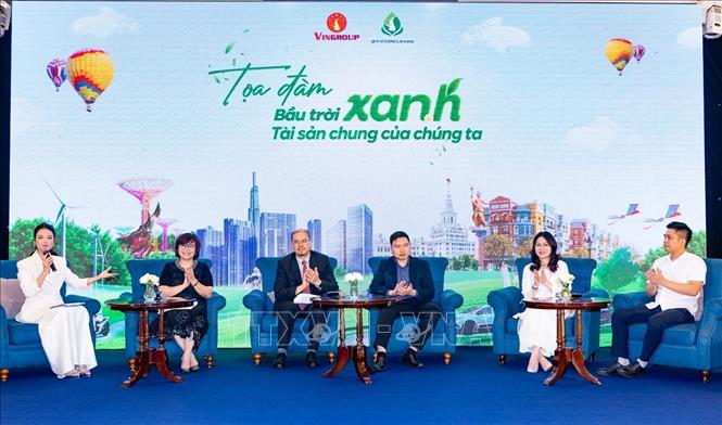 Các chuyên gia trao đổi giải pháp cải thiện chất lượng không khí tại Tọa đàm “Bầu trời xanh: Tài sản chung của chúng ta”, ngày 9/9/2026 tại Hà Nội. Ảnh: Trung Nguyên - TTXVN