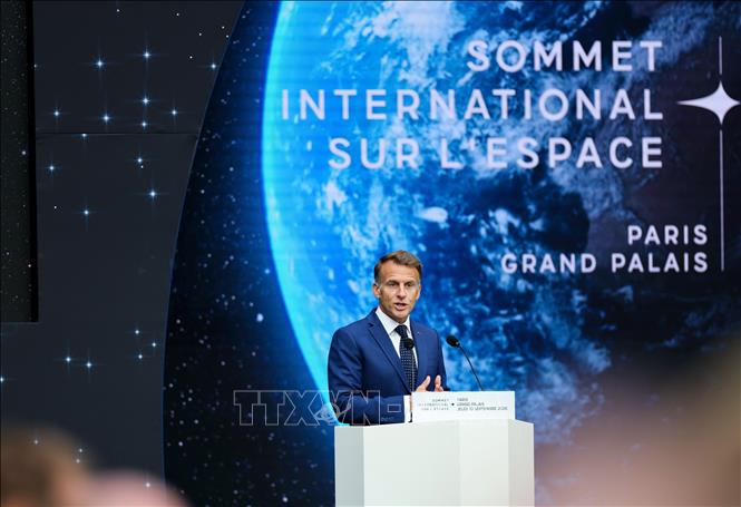 Hội nghị Thượng đỉnh quốc tế về Không gian diễn ra tại Paris (Pháp) trong hai ngày 9 - 10/9/2026 với sự tham dự của lãnh đạo nhiều quốc gia và đại diện các tập đoàn lớn trong ngành không gian. Phát biểu tại hội nghị, Tổng thống Pháp Emmanuel Macron (ảnh) cho rằng đây là cơ hội để châu Âu định hình vai trò của mình trong số các cường quốc không gian toàn cầu đến năm 2035. Ảnh: THX/TTXVN phát