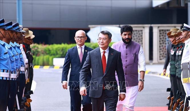 Lễ đón Thủ tướng Lê Minh Hưng tại sân bay quốc tế Indira Gandhi, thủ đô New Delhi. Ảnh: Dương Giang – TTXVN 
