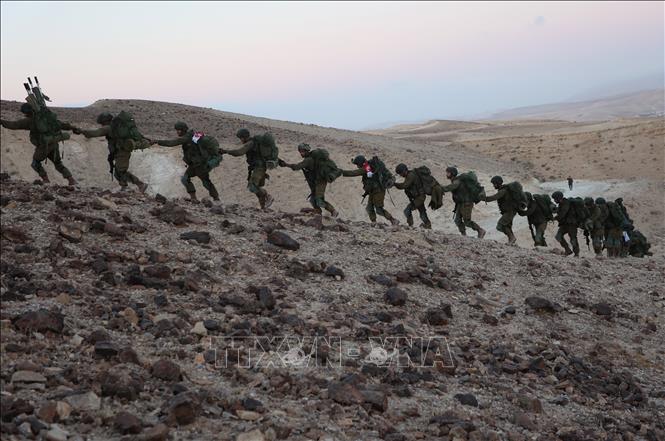 (Tư liệu) Binh sĩ thuộc Lực lượng Phòng vệ Israel (IDF) hành quân tại Masada, Israel. Ảnh: THX/TTXVN phát