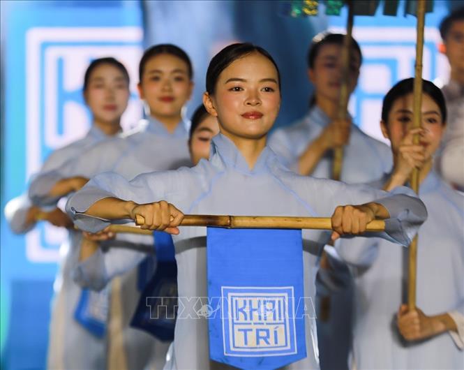 Biểu diễn nghệ thuật tại chương trình. Ảnh: Khánh Hoà - TTXVN