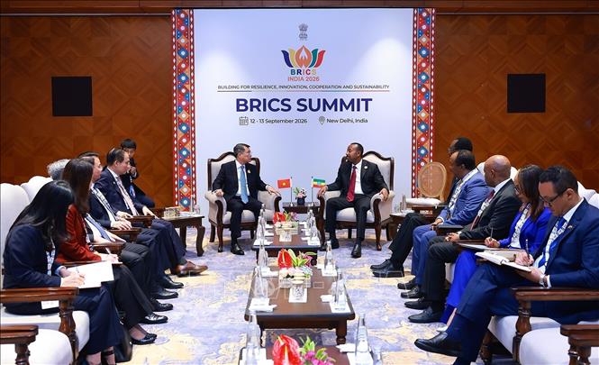 PM Le Minh Hung meets with Ethiopian PM Abiy Ahmed. VNA Photo: Dương Giang