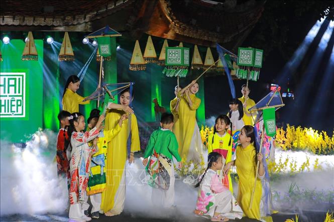 Biểu diễn nghệ thuật tại chương trình. Ảnh: Khánh Hoà - TTXVN